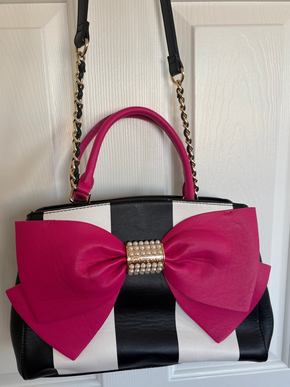 Betsey Johnson Black & White Stripe Satchel with Hot Pink Bow & Pearls - Picture 2 of 16
